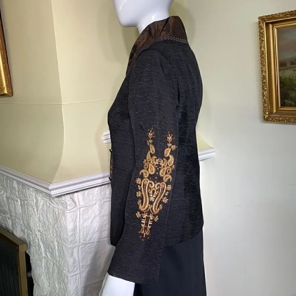 OCHI Vancouver Modern Classic Embroidered Cocktail Jacket - Picture 5 of 16